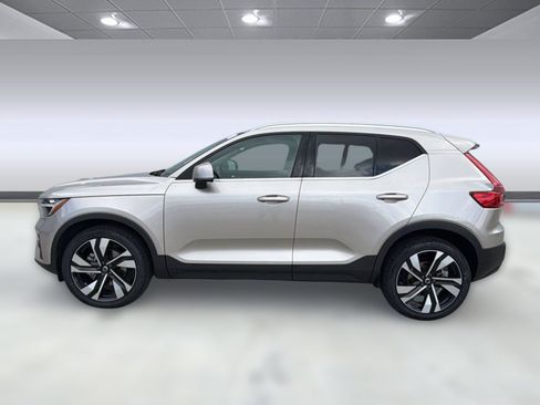 Certified 2023 Volvo XC40 B5 Plus w/ Protection Package Premier AWD/4WD image 2