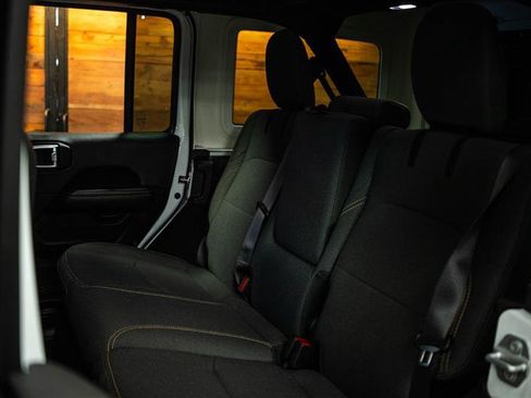 Used 2025 Jeep Wrangler Unlimited Sahara image 10