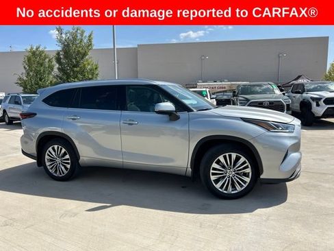 Used 2025 Toyota Highlander Platinum AWD/4WD image 2