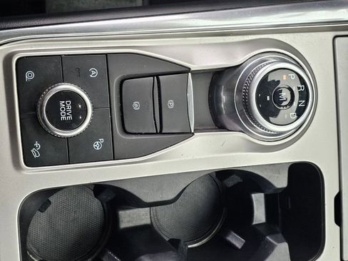 Used 2020 Ford Explorer Platinum w/ Premium Technology Package image 24