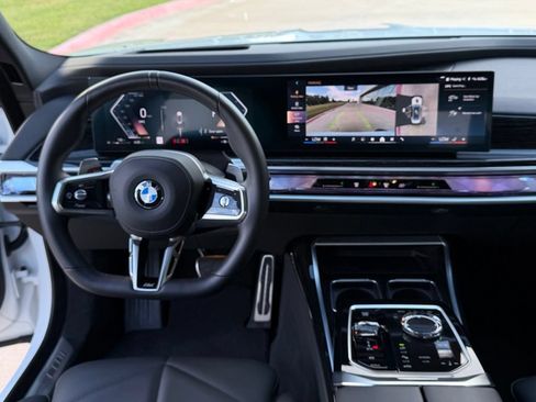 Used 2025 BMW 740i xDrive w/ Premium Package AWD/4WD image 25