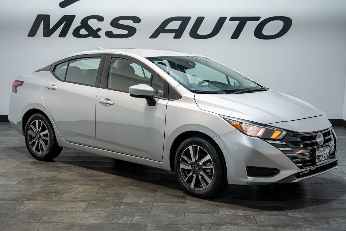 Used 2024 Nissan Versa SV FWD image 7