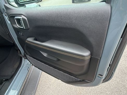 Used 2025 Jeep Wrangler Sahara image 18