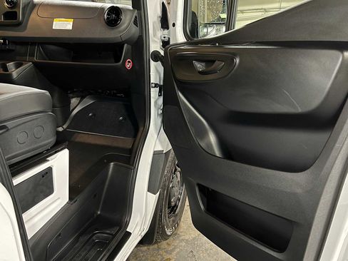 Used 2025 Mercedes-Benz Sprinter 2500 image 10
