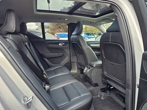 Used 2025 Volvo XC40 B5 Plus w/ Climate Package image 15