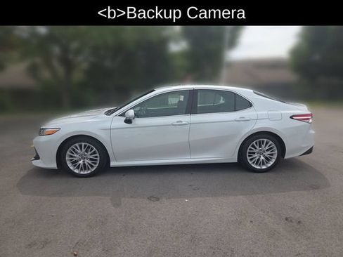Used 2018 Toyota Camry XLE FWD image 2