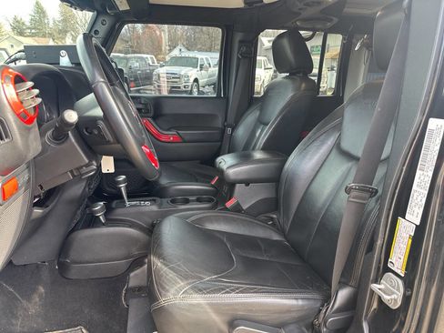 Used 2013 Jeep Wrangler Unlimited Rubicon image 20