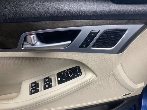 Used 2015 Hyundai Genesis 5.0 RWD image 19