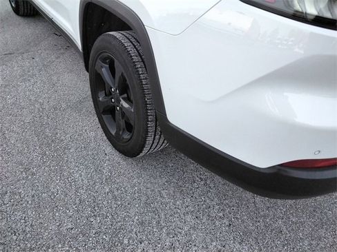 Used 2023 Jeep Grand Cherokee L Laredo image 20