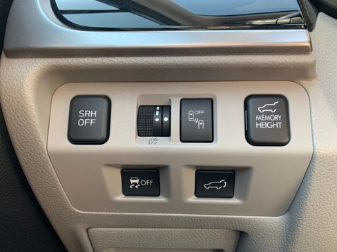 Used 2017 Subaru Forester 2.5i Limited AWD/4WD image 14