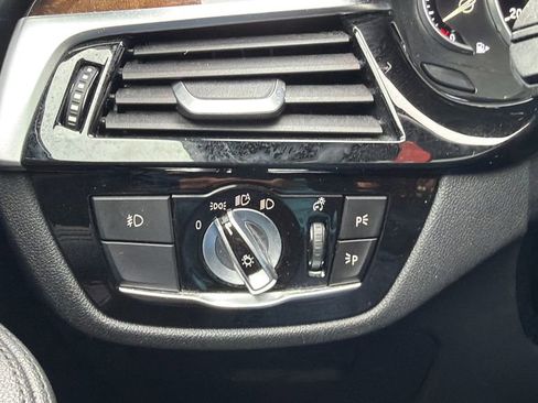 Used 2017 BMW 530i xDrive 530i xDrive image 23