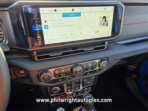 Used 2024 Jeep Wrangler Rubicon w/ Technology Group image 21