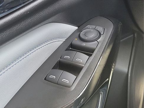 Used 2025 Chevrolet Trax LT image 13