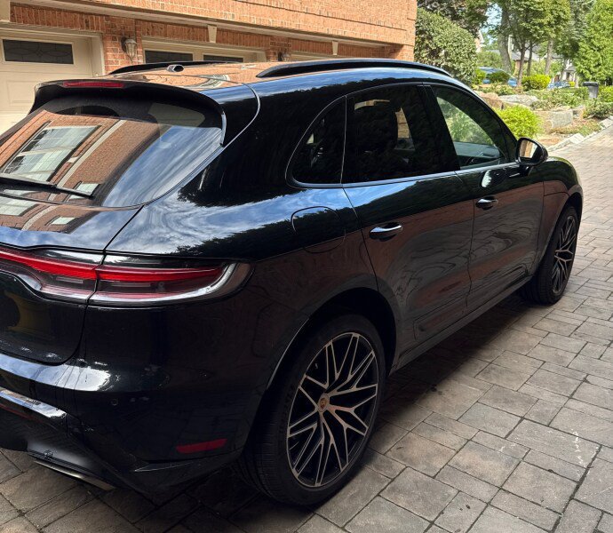 Certified 2023 Porsche Macan AWD/4WD image 3