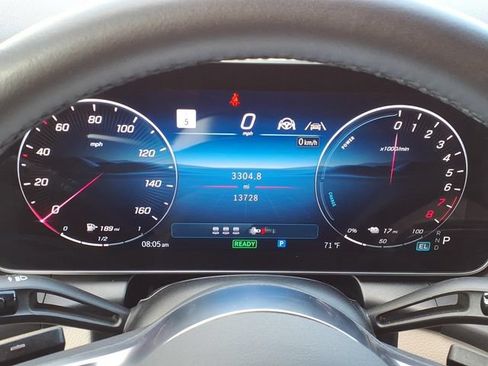 Used 2025 Mercedes-Benz GLC 350e 4MATIC image 11