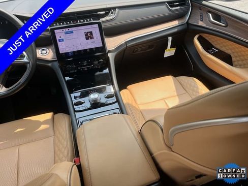 Used 2024 Jeep Grand Cherokee L Summit w/ Rear Seat Video Group I AWD/4WD image 16