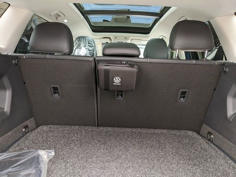 New 2025 Volkswagen Tiguan SE image 27