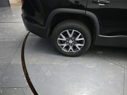 Used 2023 GMC Acadia SLT image 23