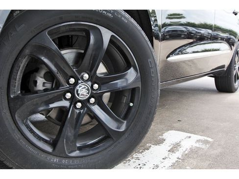Used 2024 Buick Enclave Essence w/ Sport Touring Edition FWD image 29