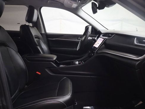 Used 2023 Jeep Grand Cherokee Limited image 10