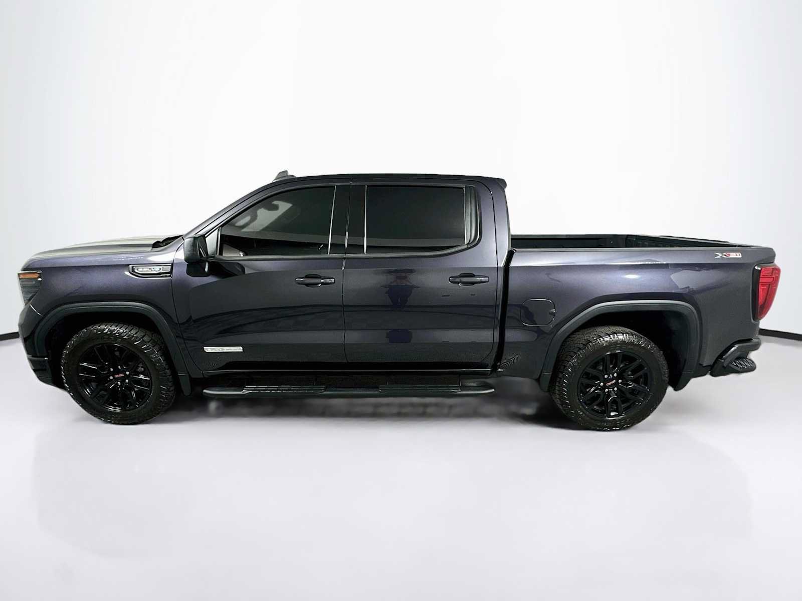 Used 2022 GMC Sierra 1500 Elevation w/ X31 Off-Road Package AWD/4WD image 2
