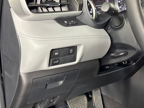 Certified 2024 Toyota Highlander XLE FWD image 12