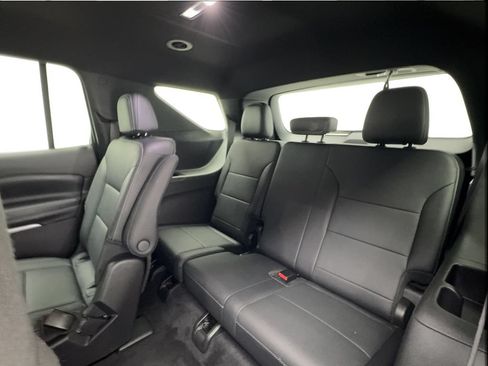 Used 2025 Chevrolet Traverse LT AWD/4WD image 25