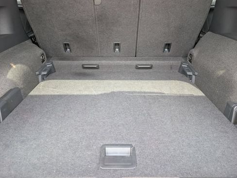 Used 2024 Volkswagen Tiguan SE AWD/4WD image 21