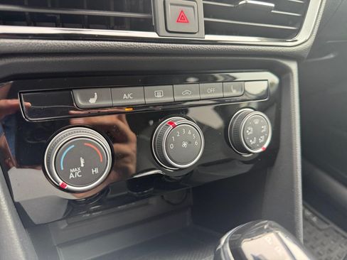 Certified 2023 Volkswagen Taos SE AWD/4WD image 18