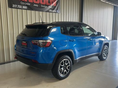 Used 2025 Jeep Compass Trailhawk AWD/4WD image 6