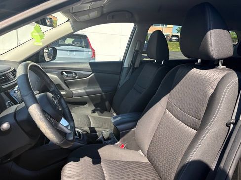 Used 2018 Nissan Rogue SV w/ Premium Package AWD/4WD image 6