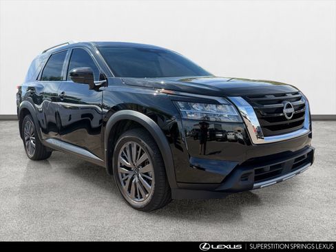 Used 2024 Nissan Pathfinder SL w/ SL Premium Package FWD image 2