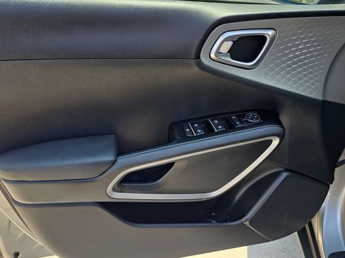 Certified 2022 Kia Soul LX image 17