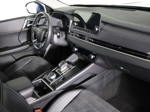 Used 2024 Mitsubishi Outlander SE image 30