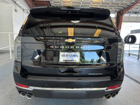New 2025 Chevrolet Suburban Premier image 30