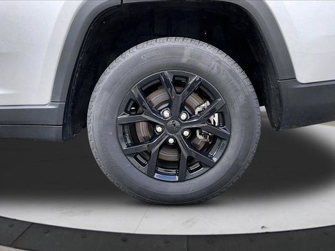 Used 2024 Jeep Grand Cherokee L Laredo AWD/4WD image 36