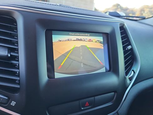 Used 2019 Jeep Cherokee Latitude Plus image 21