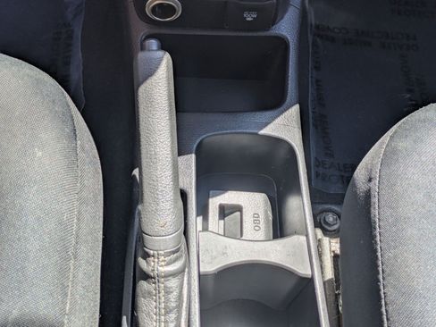 Used 2009 Pontiac Vibe w/ Preferred Package FWD image 33