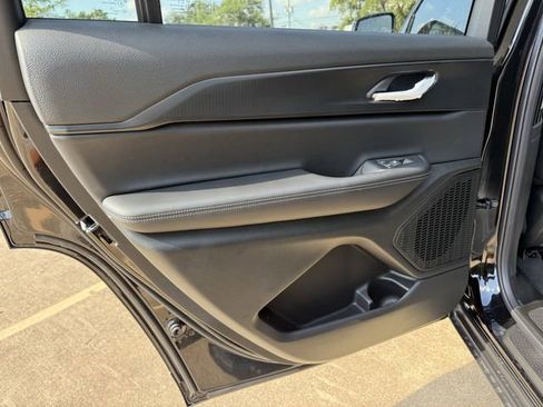 New 2025 Jeep Grand Cherokee L Altitude RWD image 17