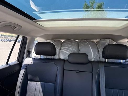 Used 2023 Volkswagen Tiguan SE w/ Panoramic Sunroof Package FWD image 28