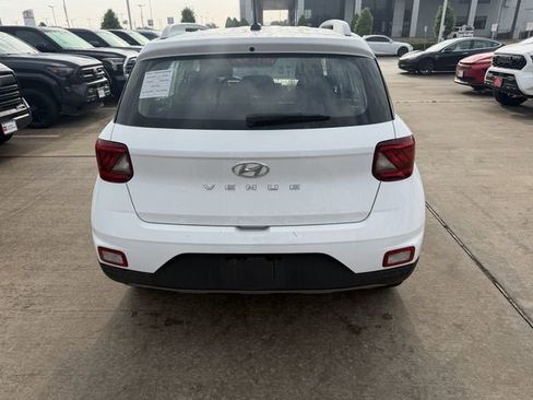 Used 2025 Hyundai Venue SEL FWD image 6