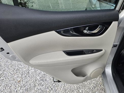 Used 2019 Nissan Rogue Sport SL w/ Premium Package image 18