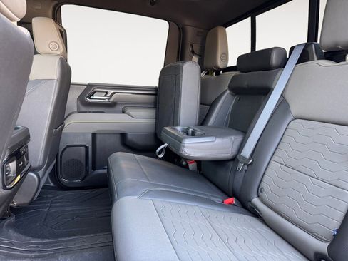 Used 2025 Chevrolet Silverado 2500 ZR2 w/ Technology Package image 13