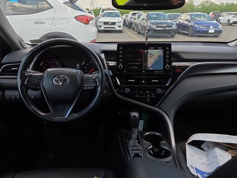 Used 2022 Toyota Camry XSE FWD image 10