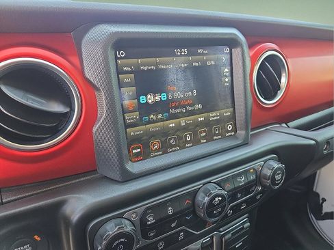 Used 2020 Jeep Gladiator Rubicon AWD/4WD image 7