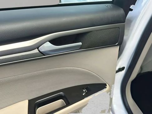 Used 2017 Ford Fusion SE image 34