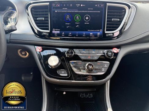 Used 2025 Chrysler Pacifica Limited FWD image 22
