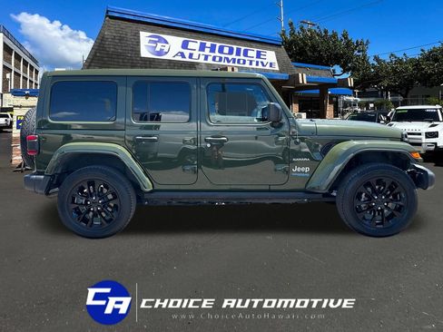 Used 2022 Jeep Wrangler Unlimited Sahara AWD/4WD image 9