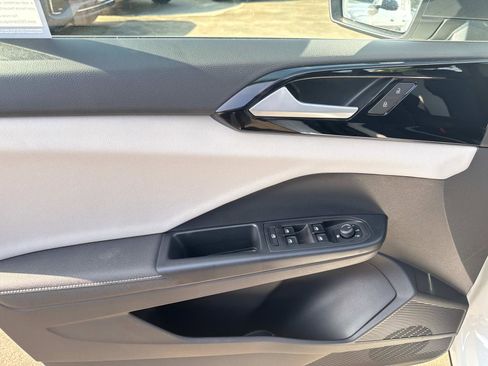 New 2025 Volkswagen Taos S image 15