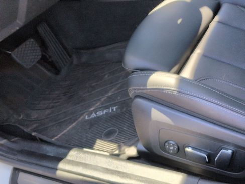 Certified 2025 BMW 330i Sedan w/ M Sport Package RWD image 16